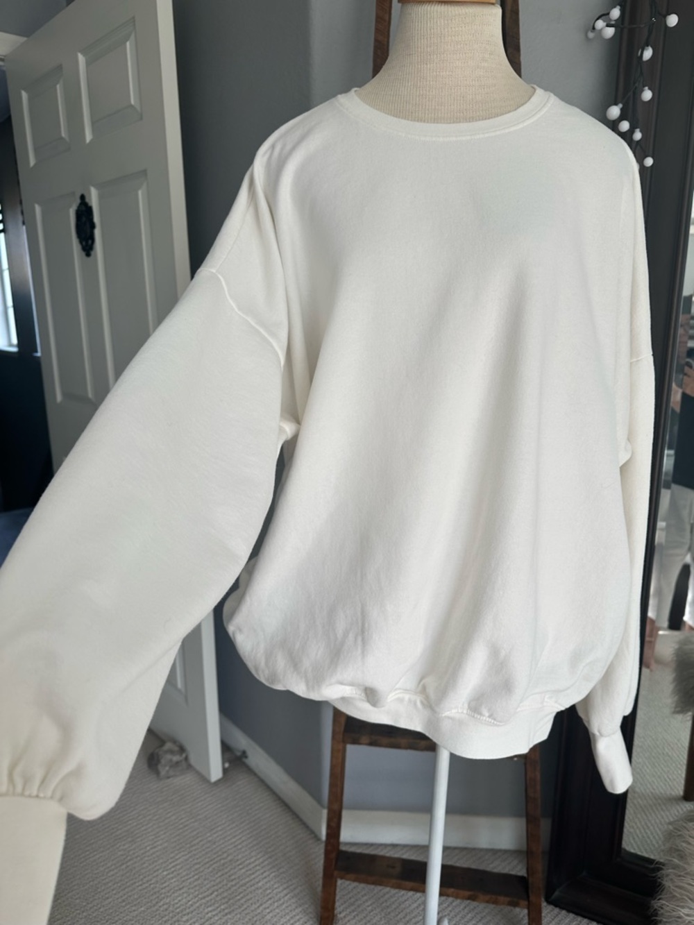 The Laundry Room fleece crewneck sweatshirt, size XL